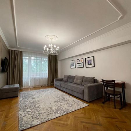 Двухкомнатная Квартира На Арбате Almatý Exterior foto