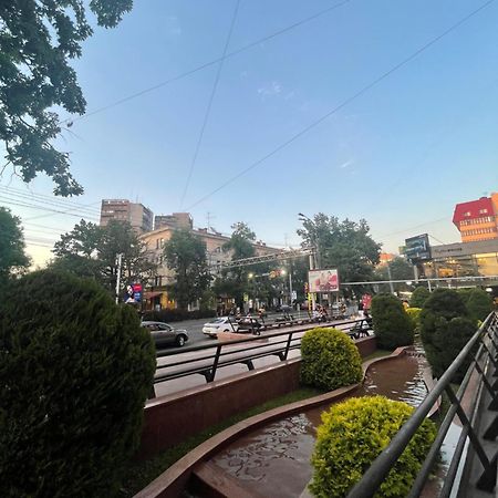 Двухкомнатная Квартира На Арбате Almatý Exterior foto