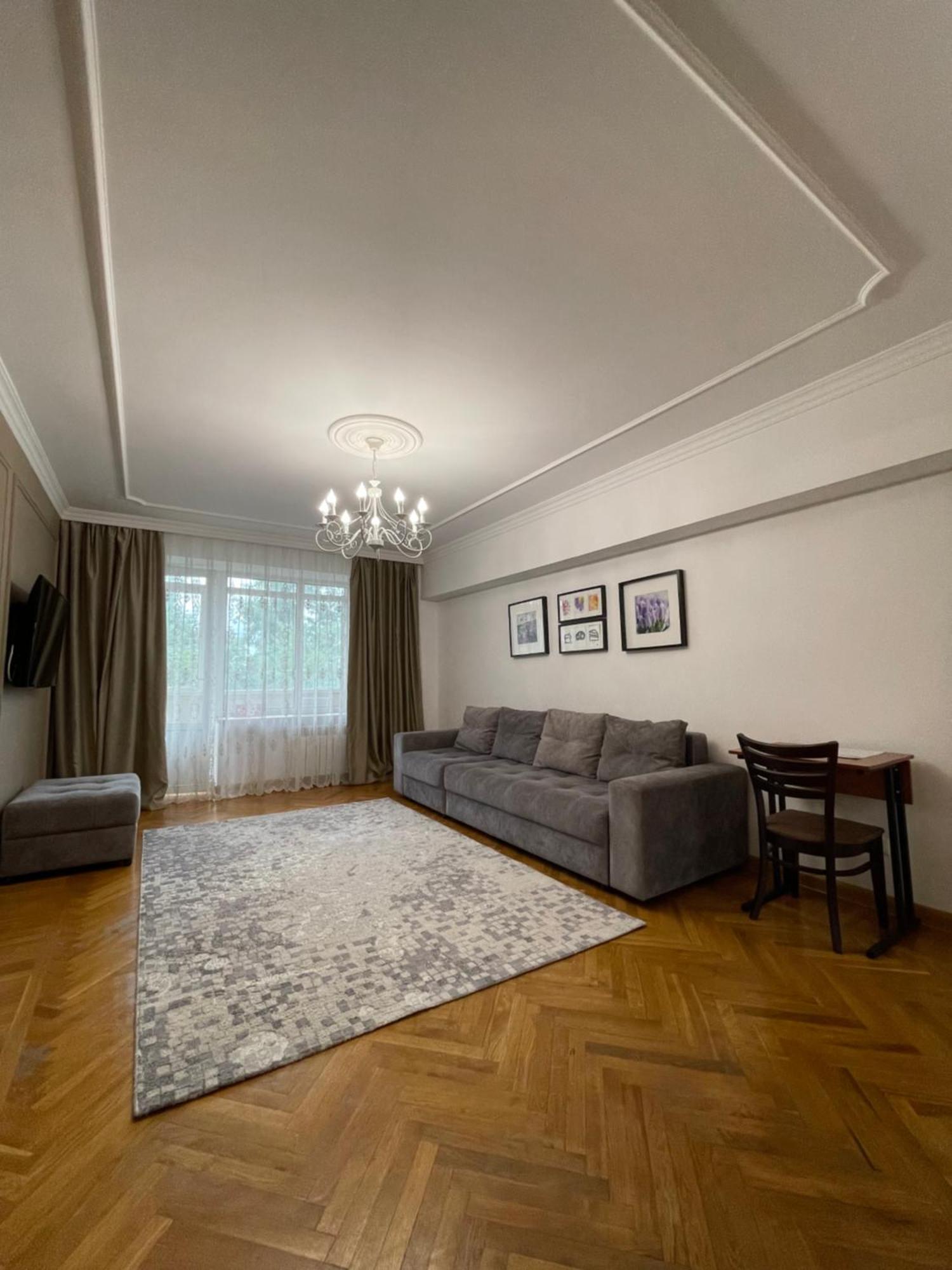Двухкомнатная Квартира На Арбате Almatý Exterior foto