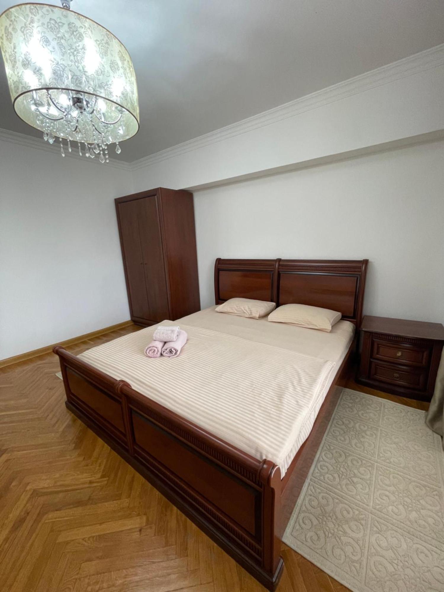 Двухкомнатная Квартира На Арбате Almatý Exterior foto